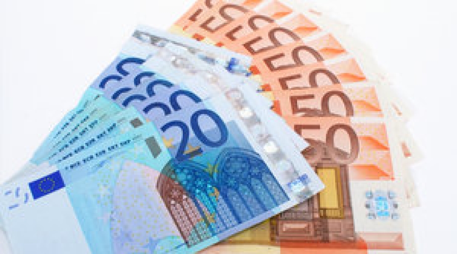 Кредиты в национальной валюте. Фальшивые евро. Защита национальной валюты это. 3650 Евро. 10% От 3200 евро.